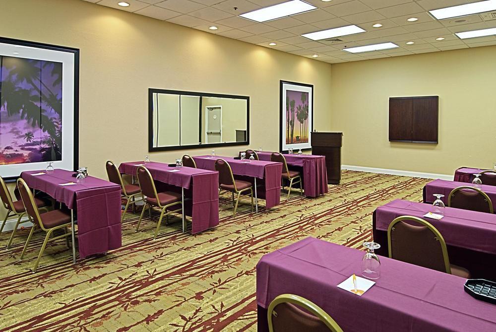 Courtyard By Marriott Orlando Lake Buena Vista At Vista Centre Exterior photo